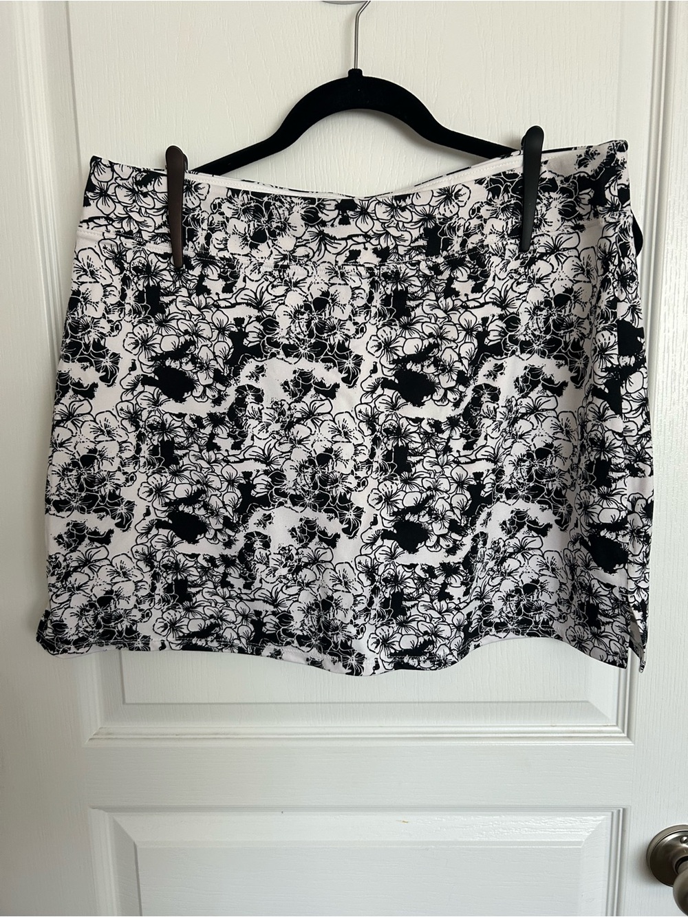 Tranquility by Colorado Clothing Black & White Floral Skort